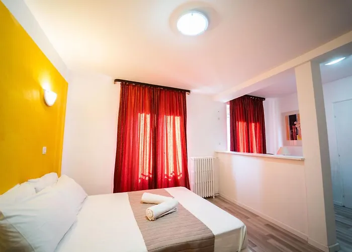 酒店 Celine Le Miridan 普隆别尔莱班