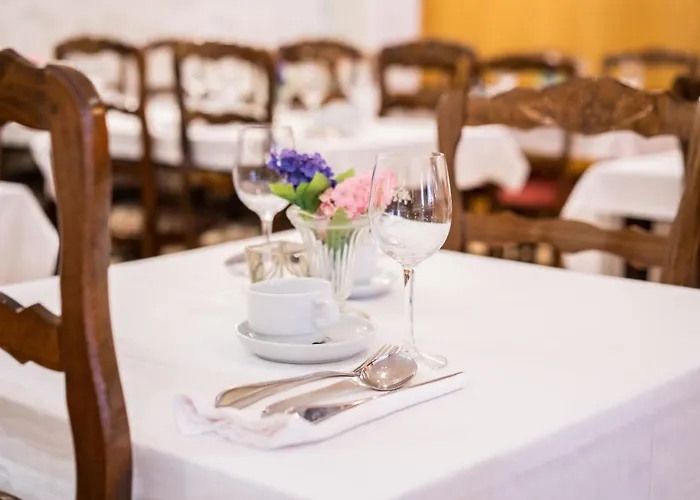 Celine Le Miridan 호텔 2*