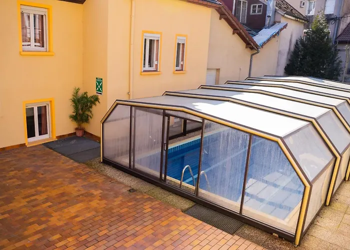 酒店 Celine Le Miridan 普隆别尔莱班