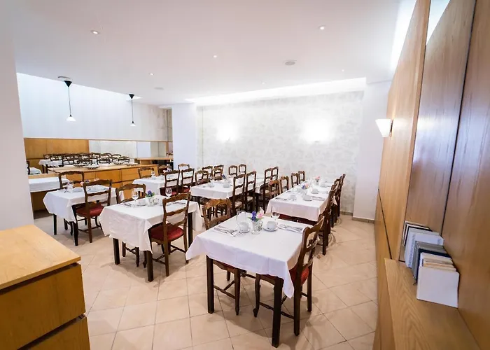 호텔 Celine Le Miridan 2*