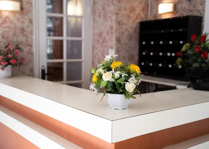 Celine Le Miridan 酒店 2*